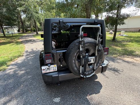 Used 2017 Jeep Wrangler Unlimited Sport AWD/4WD image 2