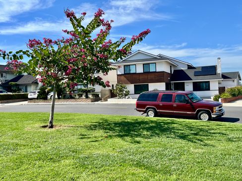 Used 1998 Chevrolet Suburban 2WD w/ Preferred Equipment Group 3 image 1
