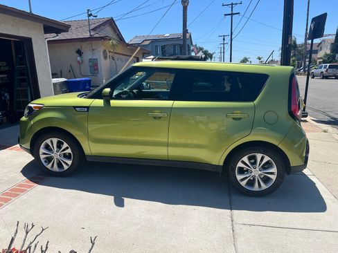 Used 2016 Kia Soul + FWD image 9