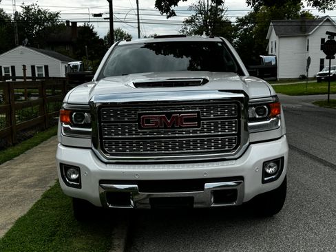Used 2018 GMC Sierra 3500 Denali image 9