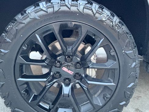 Used 2022 GMC Yukon SLT w/ SLT Premium Package image 14