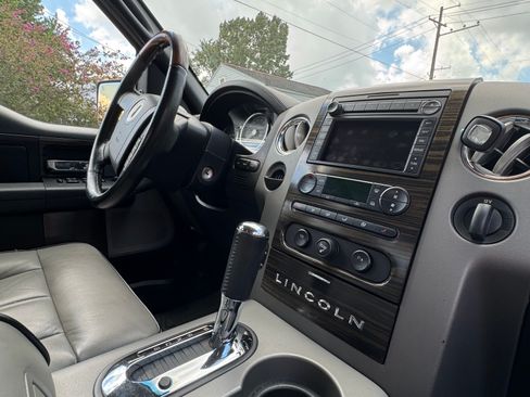 Used 2007 Lincoln Mark LT 2WD image 24