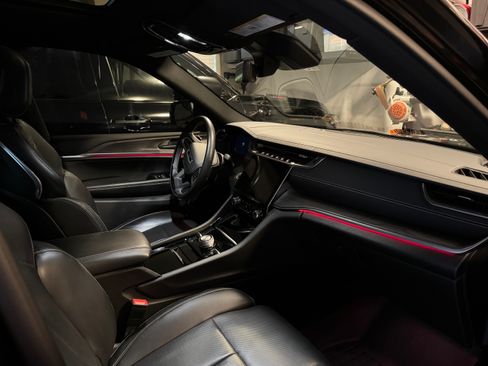 Used 2021 Jeep Grand Cherokee L Overland w/ Advanced Protech Group III image 9