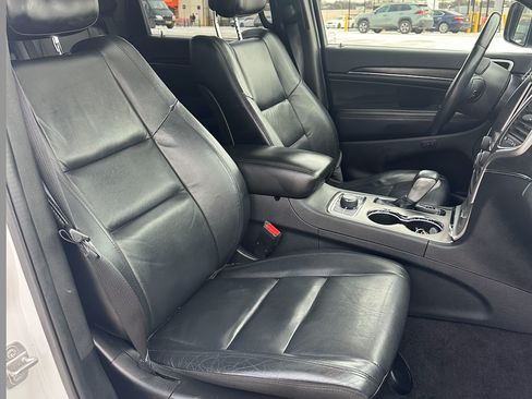 Used 2018 Jeep Grand Cherokee Limited image 8