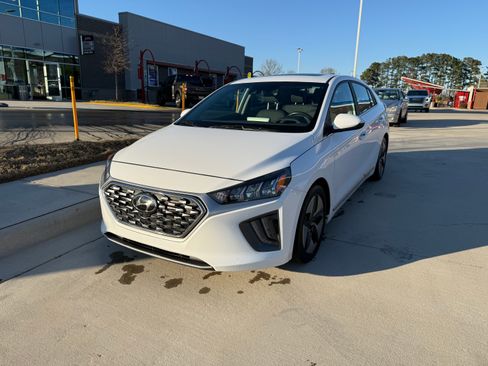Used 2022 Hyundai Ioniq SEL image 1