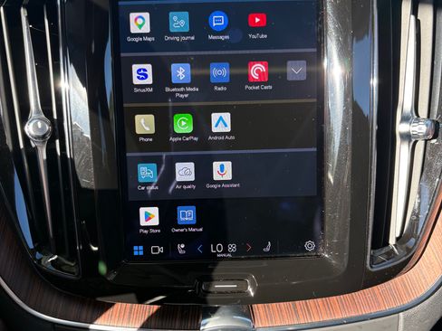 Used 2023 Volvo XC60 B5 Plus w/ Climate Package image 10