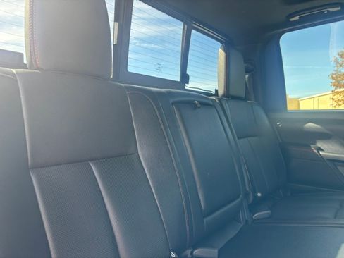 Used 2021 Nissan Titan PRO-4X w/ Pro-4x Convenience Package AWD/4WD image 6