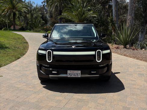 Used 2023 Rivian R1S Launch Edition AWD/4WD image 2