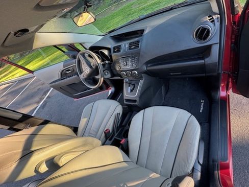Used 2015 MAZDA MAZDA5 Sport image 10