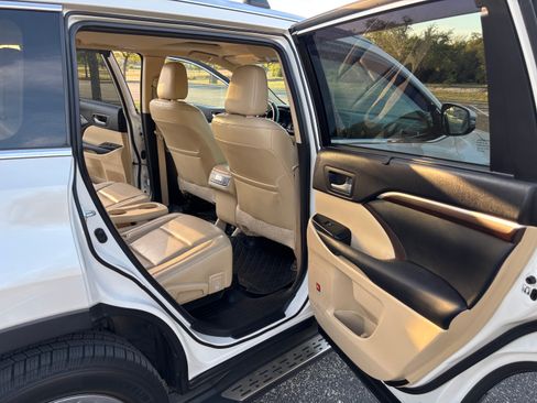 Used 2015 Toyota Highlander Limited image 13