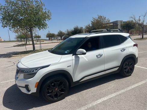 Used 2021 Kia Seltos SX w/ SX Sunroof Package AWD/4WD image 1