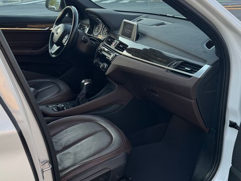 Used 2018 BMW X1 sDrive28i image 9