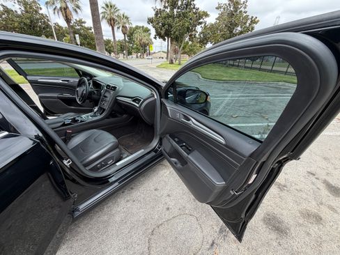 Used 2016 Ford Fusion Energi Titanium FWD image 25