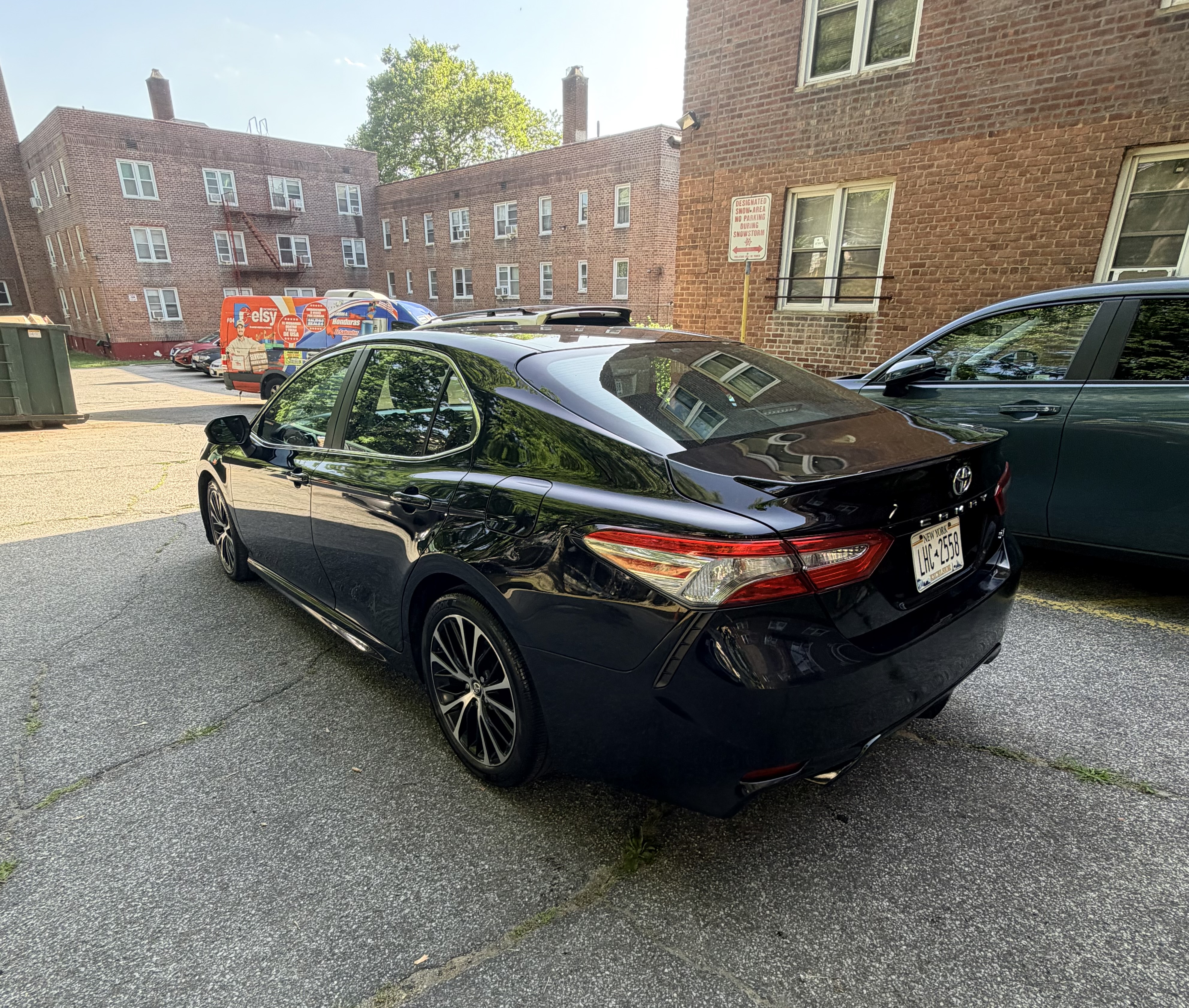 Used 2018 Toyota Camry SE FWD image 4