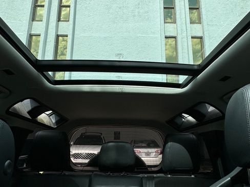 Used 2020 Land Rover Defender 110 SE image 18