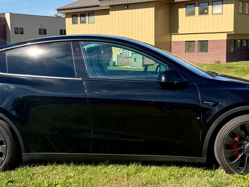 Used 2021 Tesla Model Y Performance image 6