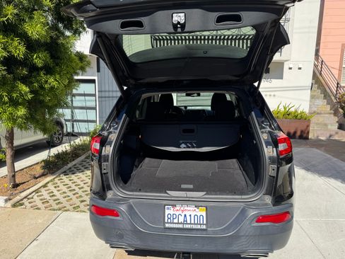 Used 2016 Jeep Cherokee Latitude w/ Comfort & Convenience Group image 11