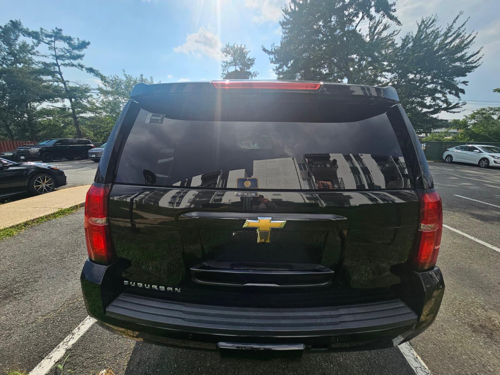 Used 2017 Chevrolet Suburban LT w/ Luxury Package AWD/4WD image 8