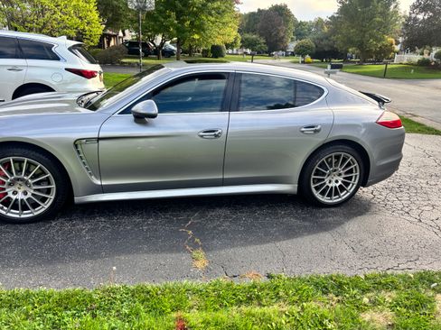 Used 2011 Porsche Panamera Turbo image 2