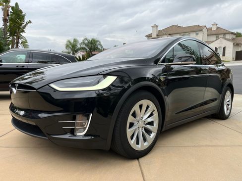 Used 2018 Tesla Model X 75D image 4