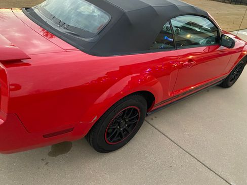 Used 2005 Ford Mustang Deluxe Convertible image 6