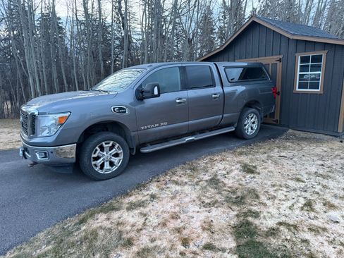 Used 2017 Nissan Titan SV image 1