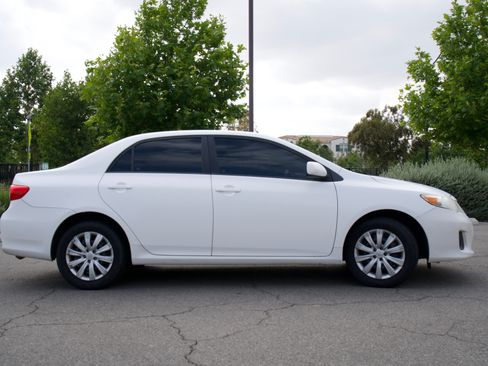 Used 2012 Toyota Corolla LE FWD image 10