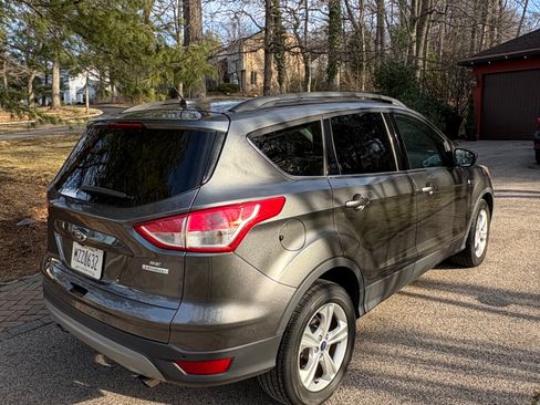 Used 2016 Ford Escape SE w/ Equipment Group 201A image 9