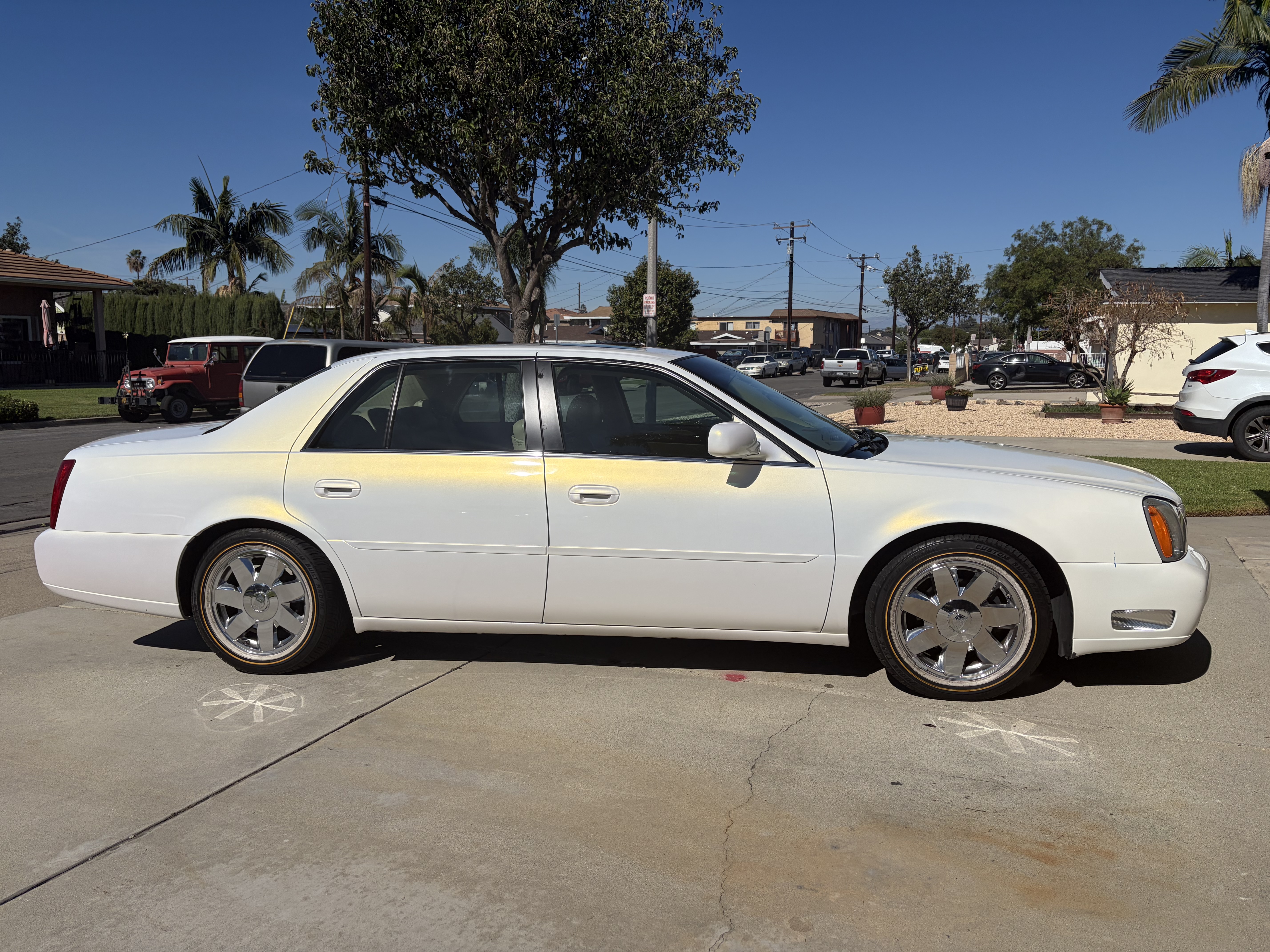 Used 2004 Cadillac De Ville DTS w/ Equipment Group FWD image 2