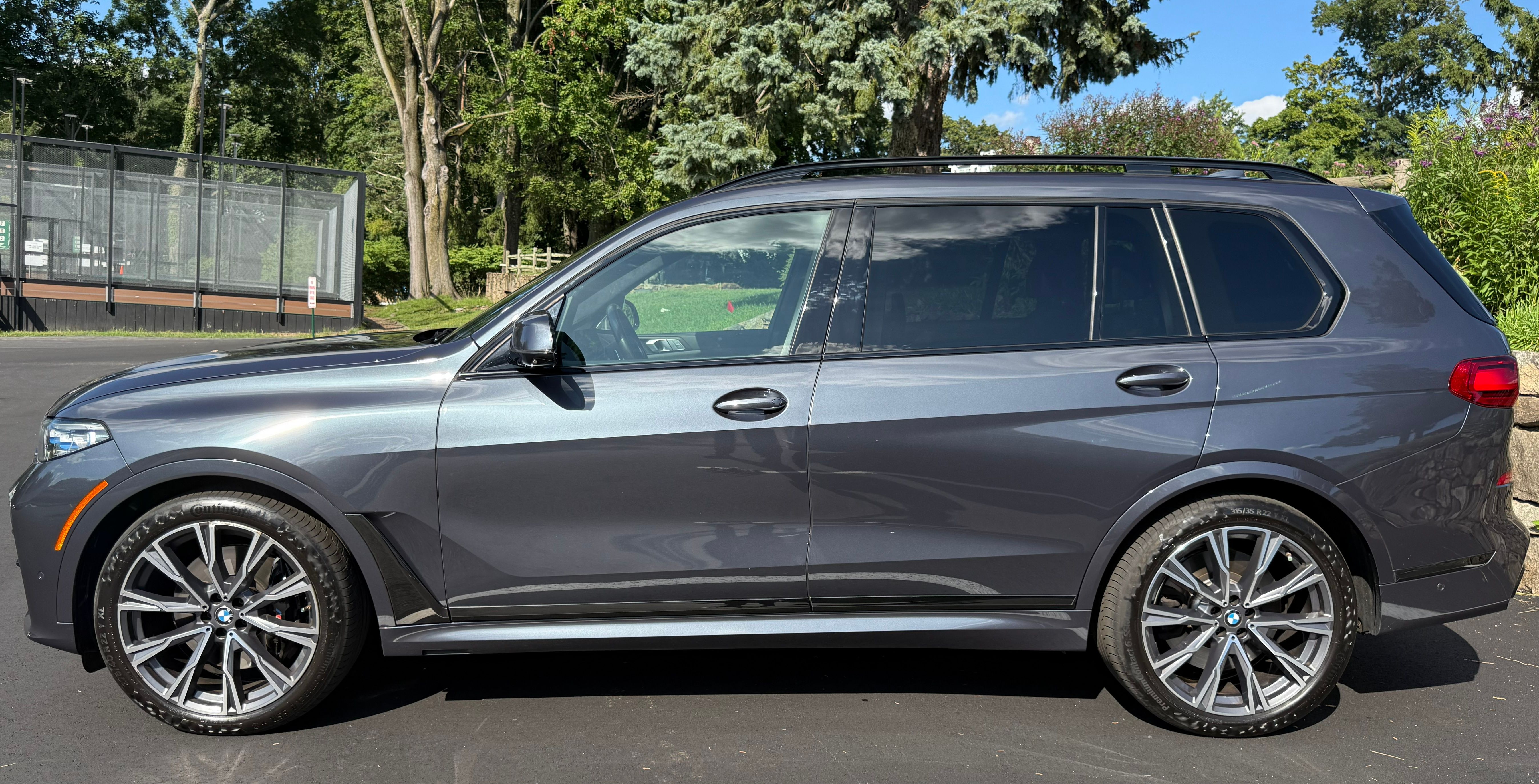Used 2021 BMW X7 M50i w/ Dynamic Handling Package AWD/4WD image 25