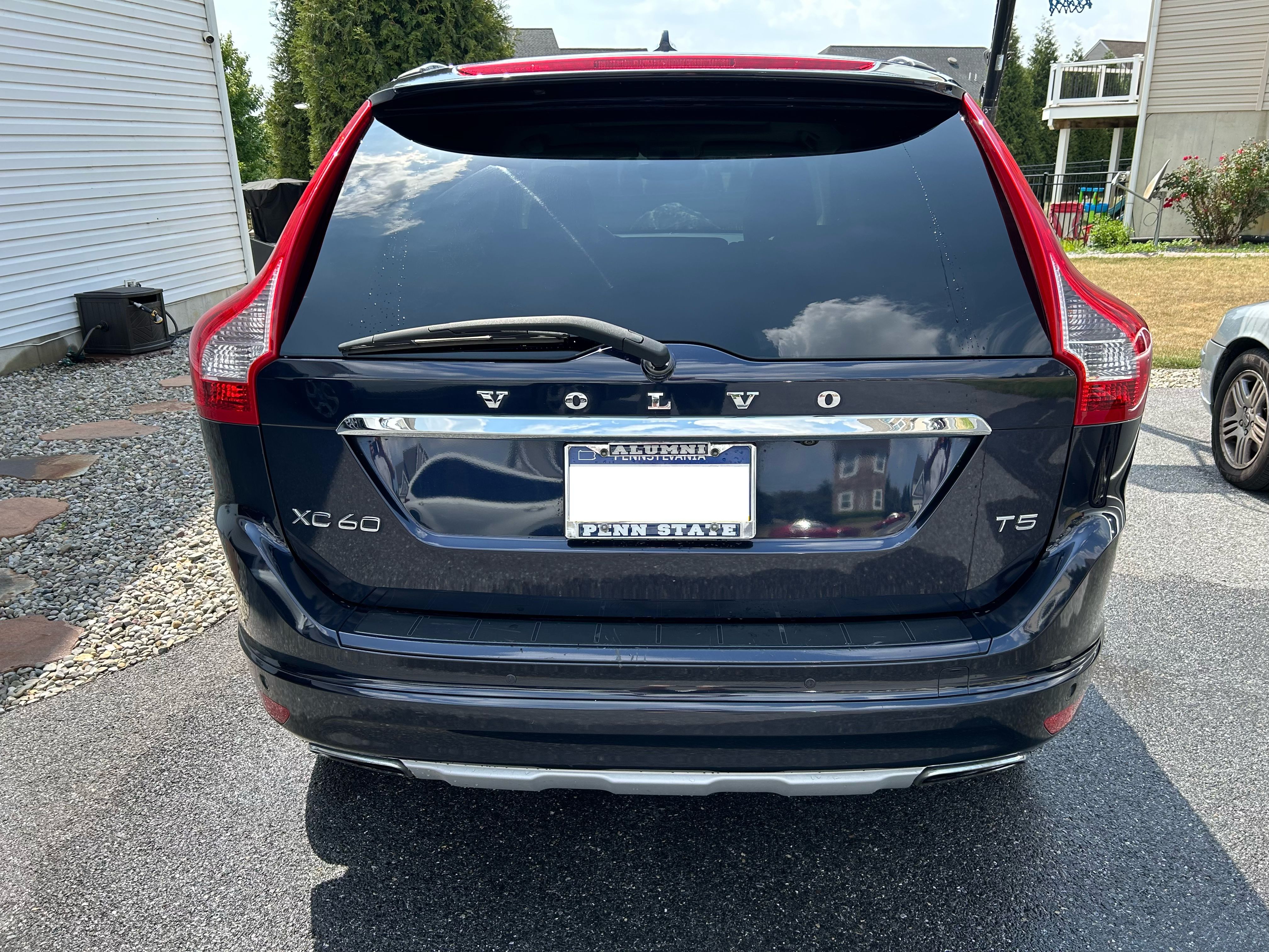 Used 2017 Volvo XC60 T5 Inscription w/ Preferred Option Package FWD image 13