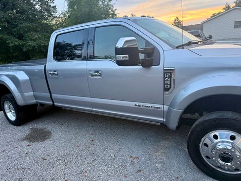 Used 2021 Ford F450 Platinum w/ FX4 Off-Road Package AWD/4WD image 2