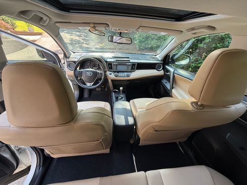 Used 2014 Toyota RAV4 Limited image 9