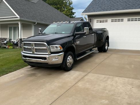 Used 2018 RAM 3500 Laramie AWD/4WD image 2