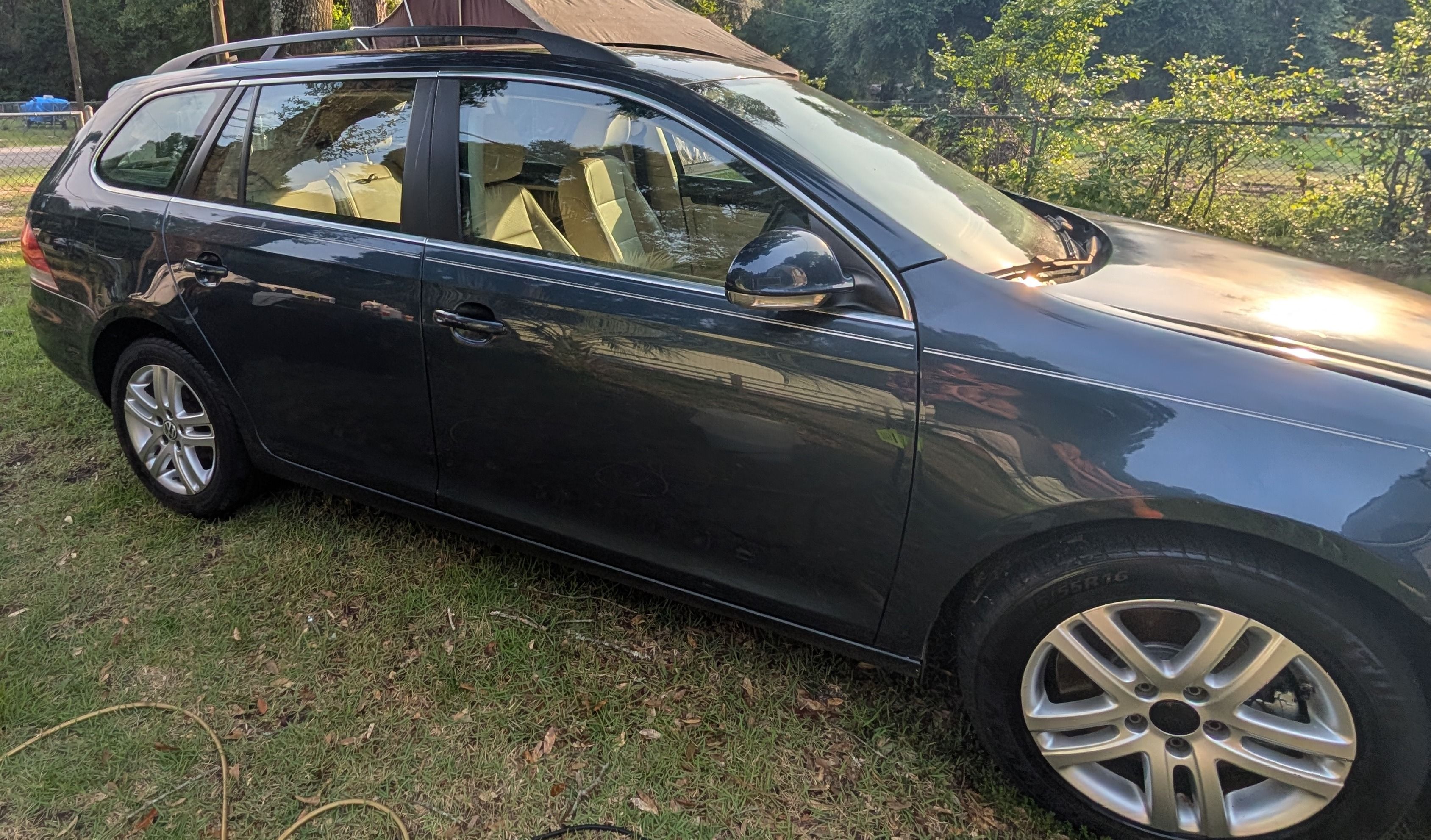 Used 2010 Volkswagen Jetta TDI FWD image 2