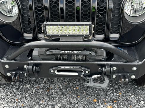 Used 2023 Jeep Gladiator Rubicon w/ Cold Weather Group AWD/4WD image 4