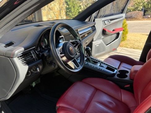 Used 2020 Porsche Macan S image 8