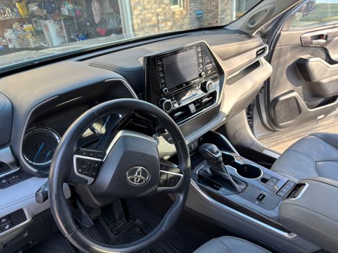 Used 2022 Toyota Highlander Limited image 14