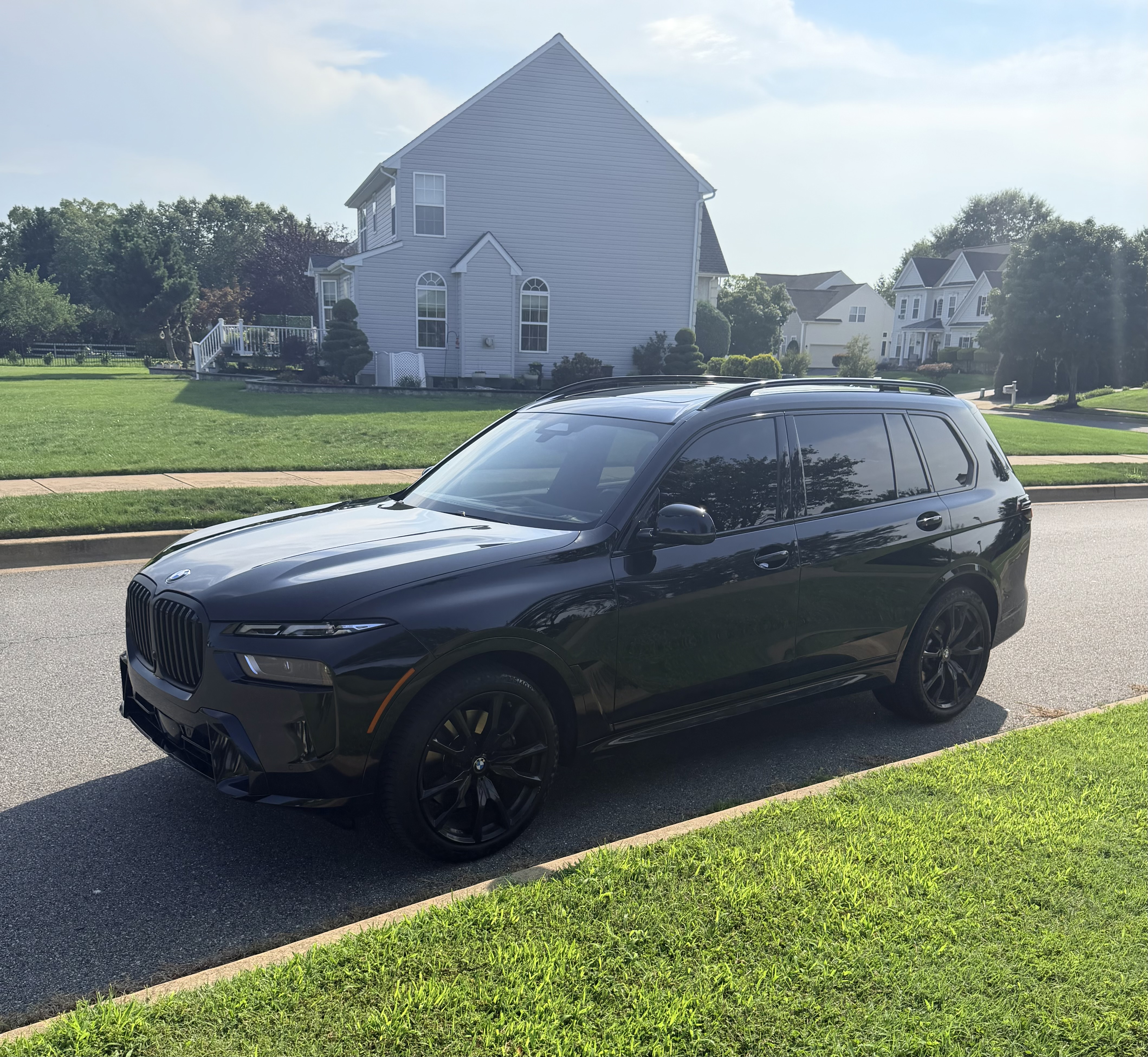 Used 2024 BMW X7 xDrive40i w/ M Sport Package AWD/4WD image 4