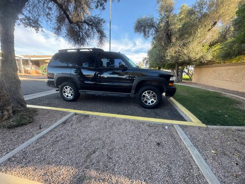 Used 2004 Chevrolet Tahoe Z71 w/ Z71 Preferred Equipment Group AWD/4WD image 11