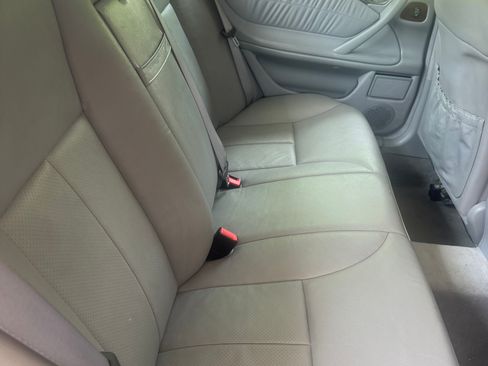 Used 2001 Mercedes-Benz E 320 Sedan image 8