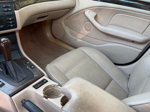 Used 2003 BMW 325i Wagon image 16