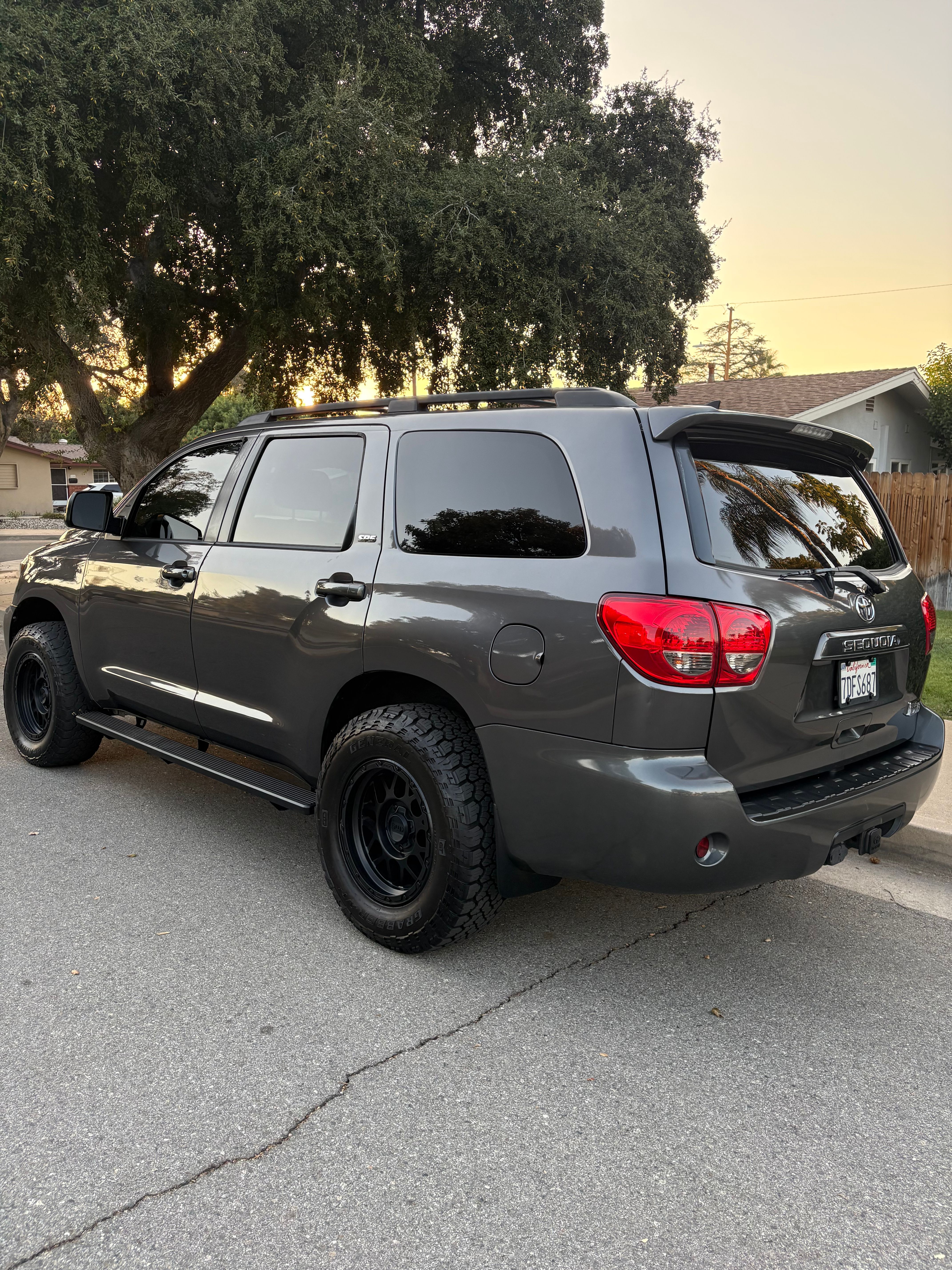 Used 2014 Toyota Sequoia SR5 AWD/4WD image 8