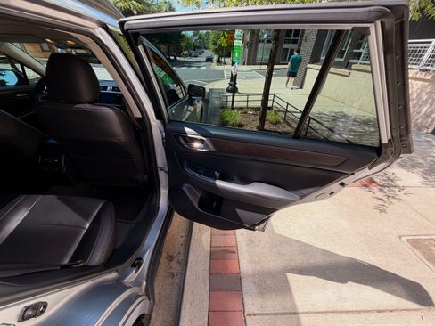 Used 2017 Subaru Outback 3.6R Limited AWD/4WD image 21