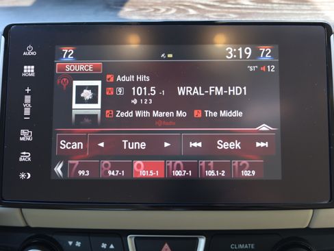 Used 2018 Honda Clarity Plug-In Hybrid image 12