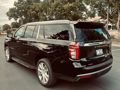 Used 2024 Chevrolet Suburban High Country AWD/4WD image 5