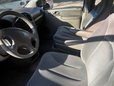 Used 2002 Dodge Caravan SE image 6