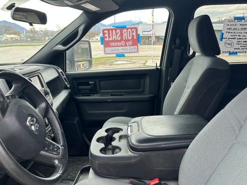 Used 2024 RAM 5500 Tradesman w/ Chrome Appearance Group image 11