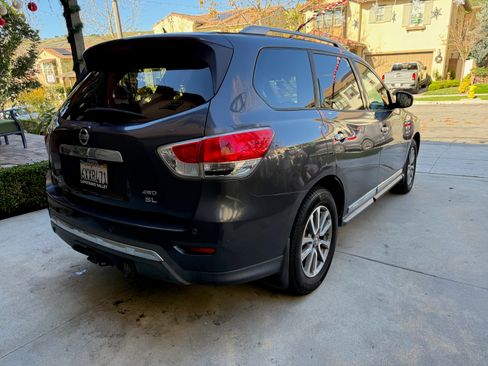 Used 2013 Nissan Pathfinder SL w/ Trailer Tow Pkg image 4