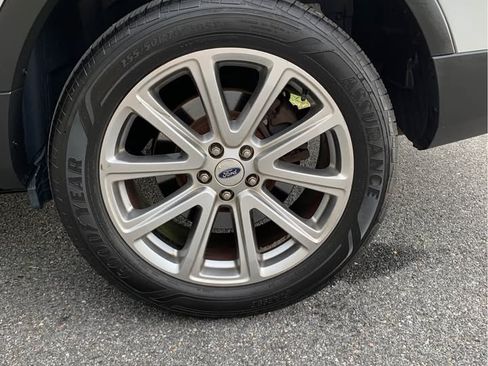 Used 2017 Ford Explorer Limited w/ Equipment Group 301A image 5